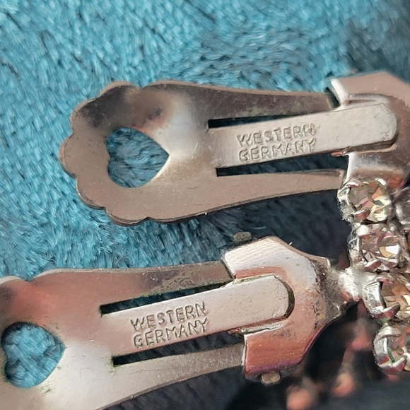 Western Germany Rhinestone Clip On Vintage Earrings ~ Costume Jewelry ~ Sparkle! - Picture 8 of 16